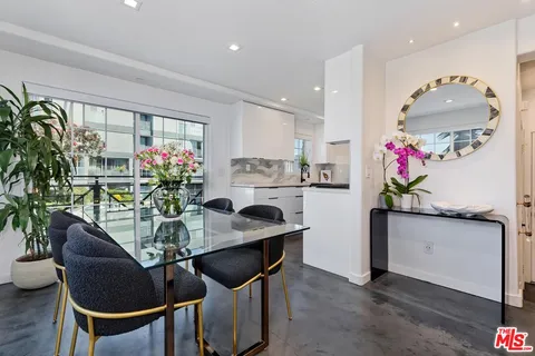 $1,050,000 | 1521 South Hayworth Avenue, Unit 107, Los Angeles, CA 90035
