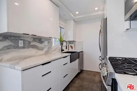 $1,050,000 | 1521 South Hayworth Avenue, Unit 107, Los Angeles, CA 90035