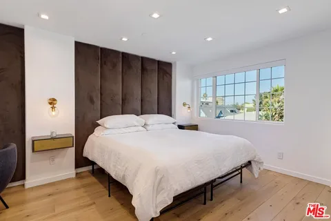 $1,050,000 | 1521 South Hayworth Avenue, Unit 107, Los Angeles, CA 90035