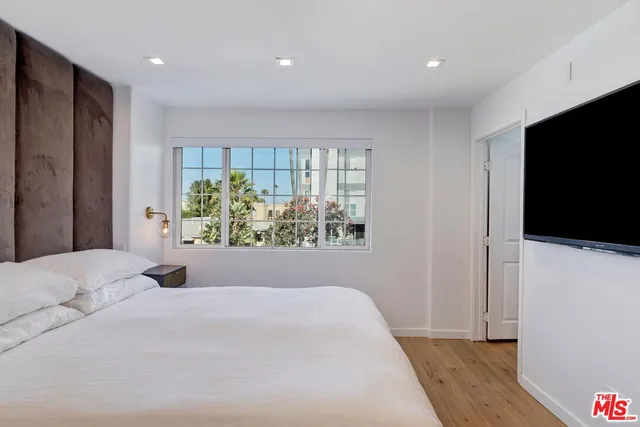 $1,050,000 | 1521 South Hayworth Avenue, Unit 107, Los Angeles, CA 90035