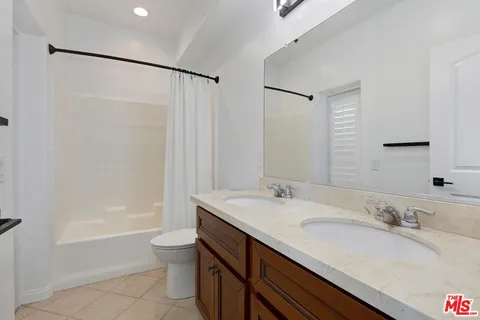 $1,050,000 | 1521 South Hayworth Avenue, Unit 107, Los Angeles, CA 90035