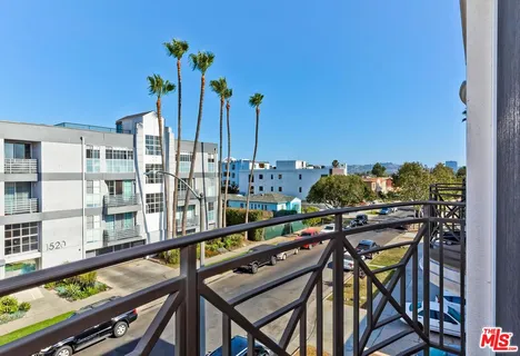 $1,050,000 | 1521 South Hayworth Avenue, Unit 107, Los Angeles, CA 90035