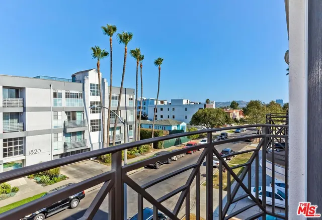 $1,050,000 | 1521 South Hayworth Avenue, Unit 107, Los Angeles, CA 90035