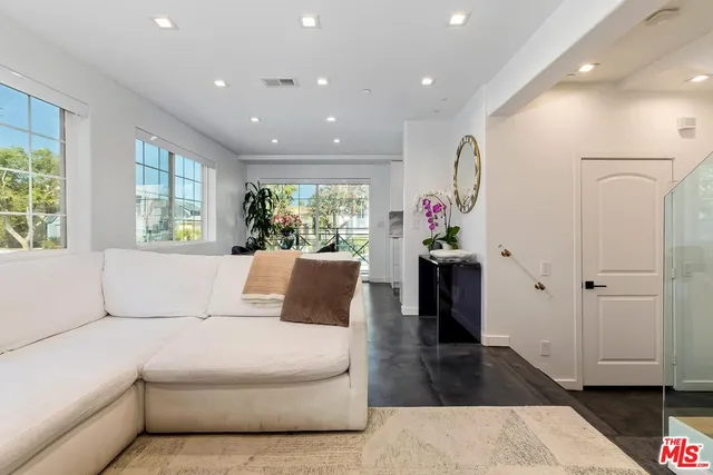 $1,050,000 | 1521 South Hayworth Avenue, Unit 107, Los Angeles, CA 90035