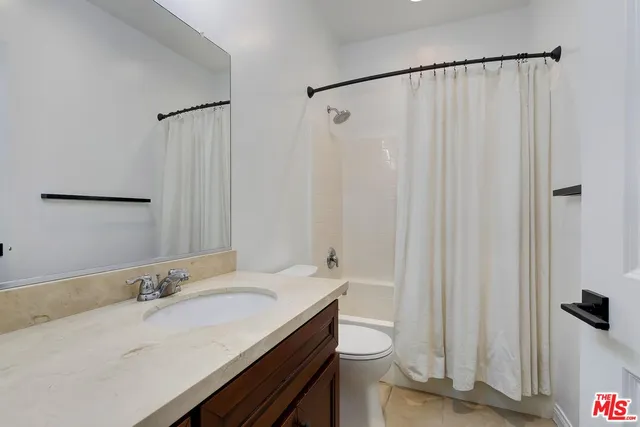 $1,050,000 | 1521 South Hayworth Avenue, Unit 107, Los Angeles, CA 90035