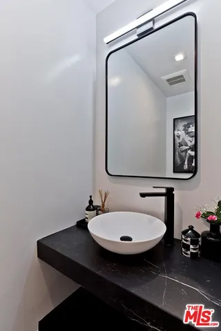 $1,050,000 | 1521 South Hayworth Avenue, Unit 107, Los Angeles, CA 90035