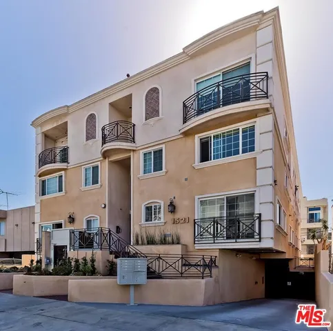 $1,050,000 | 1521 South Hayworth Avenue, Unit 107, Los Angeles, CA 90035