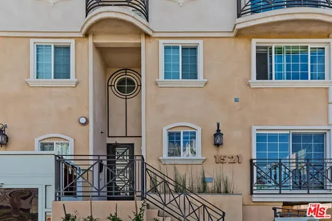 $1,050,000 | 1521 South Hayworth Avenue, Unit 107, Los Angeles, CA 90035