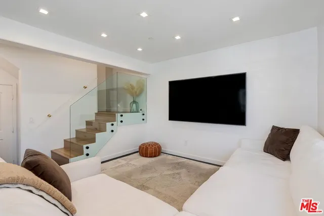 $1,050,000 | 1521 South Hayworth Avenue, Unit 107, Los Angeles, CA 90035