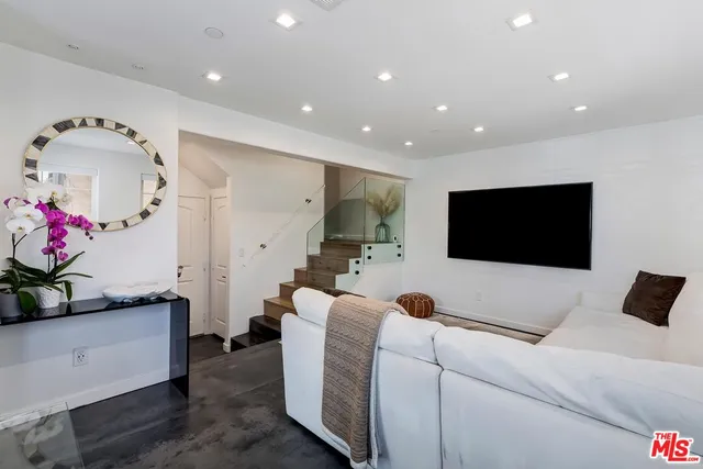 $1,050,000 | 1521 South Hayworth Avenue, Unit 107, Los Angeles, CA 90035