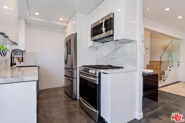 $1,050,000 | 1521 South Hayworth Avenue, Unit 107, Los Angeles, CA 90035