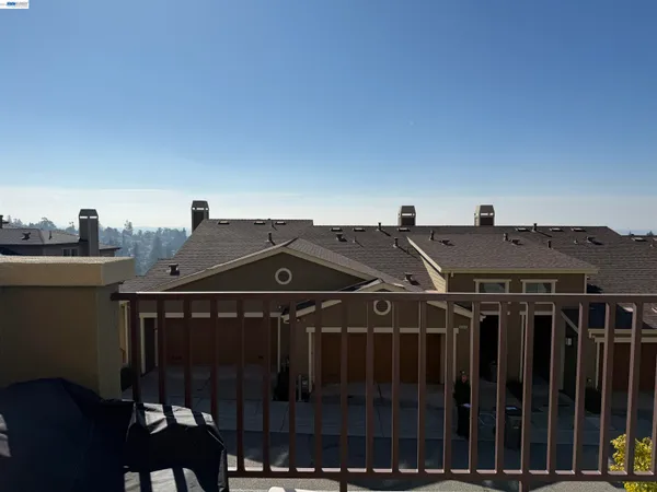 $4,999 | 6492 Bayview Drive, Oakland, CA 94605