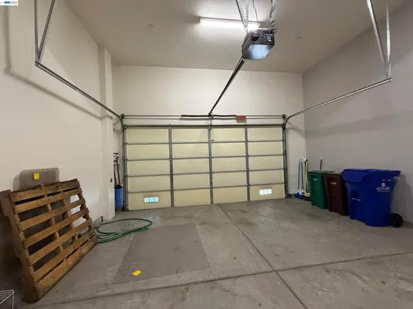 $4,999 | 6492 Bayview Drive, Oakland, CA 94605