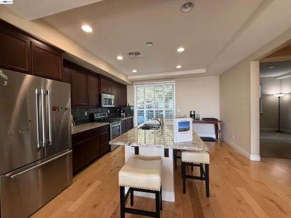 $4,999 | 6492 Bayview Drive, Oakland, CA 94605