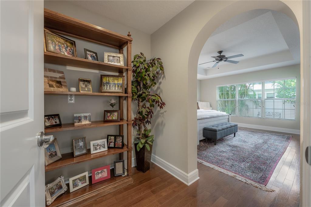 3108 West Villa Rosa Street Tampa, FL 33611 - Photo 21 of 58 a living room with furniture and a book shelf