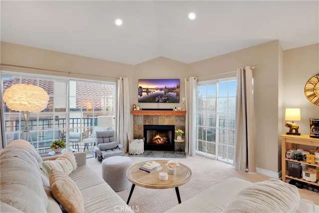 $560,000 | 24151 Del Monte Dr., Unit 348, Valencia, CA 91355