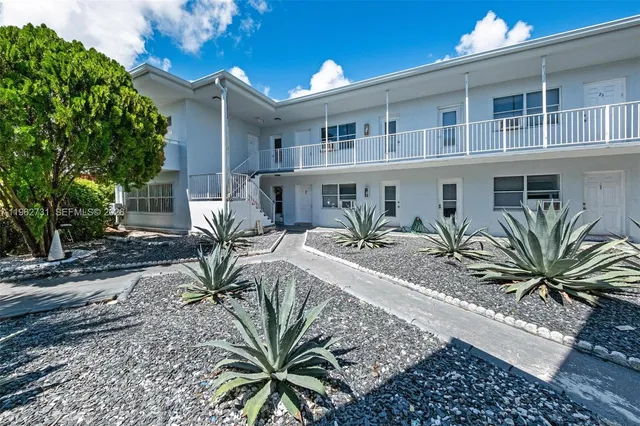 $1,775 | 7271 Gary Avenue, Unit 26, Miami Beach, FL 33141