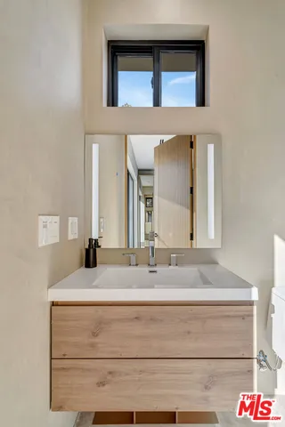 $2,349,000 | 5935 Yarmouth Avenue, Encino, CA 91316