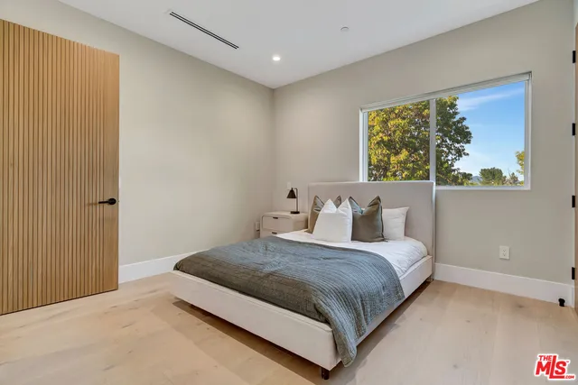 $2,349,000 | 5935 Yarmouth Avenue, Encino, CA 91316