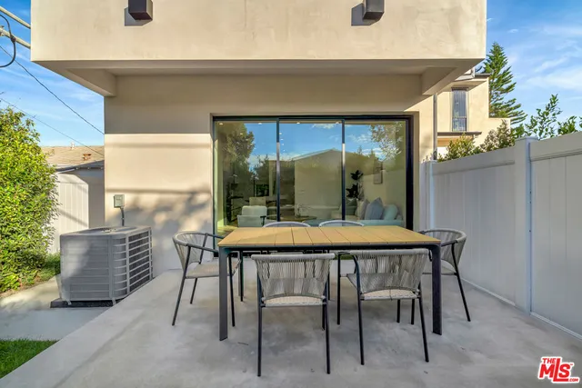 $2,349,000 | 5935 Yarmouth Avenue, Encino, CA 91316