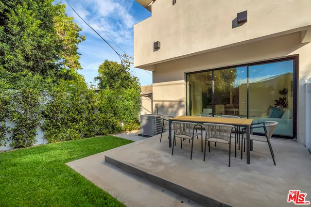 $2,349,000 | 5935 Yarmouth Avenue, Encino, CA 91316