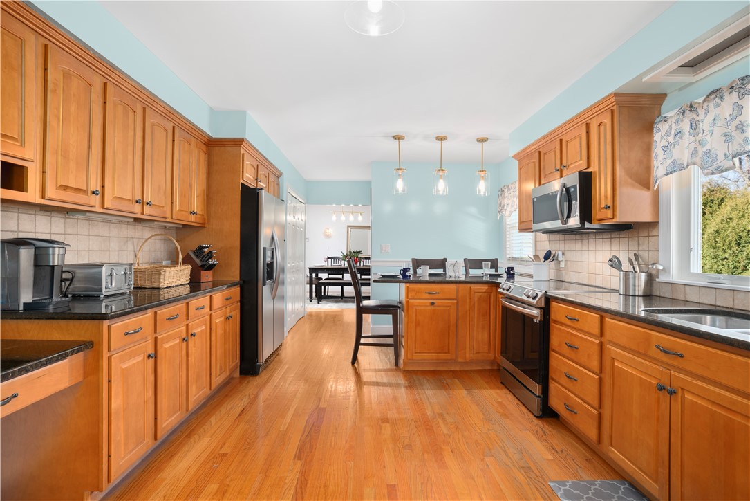 285 School Street Lincoln, RI 02865 - Photo 11 of 44