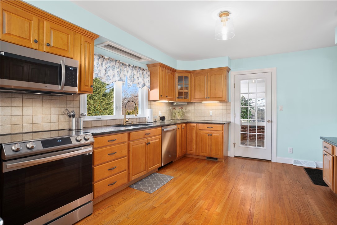 285 School Street Lincoln, RI 02865 - Photo 12 of 44