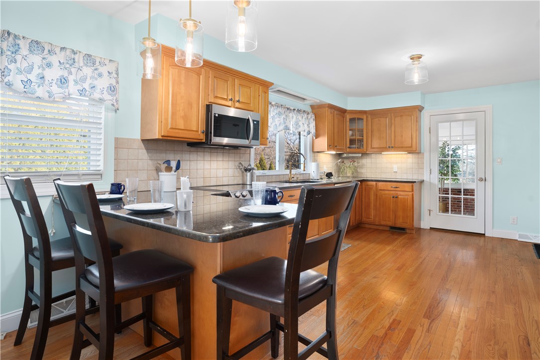 285 School Street Lincoln, RI 02865 - Photo 9 of 44