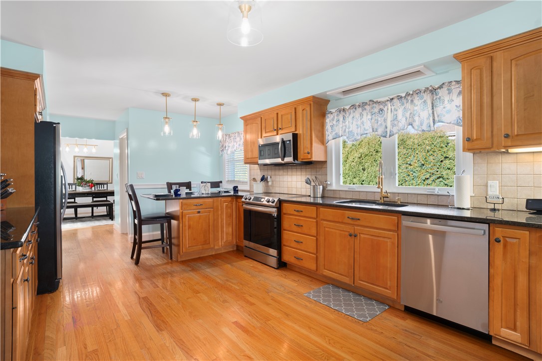 285 School Street Lincoln, RI 02865 - Photo 10 of 44