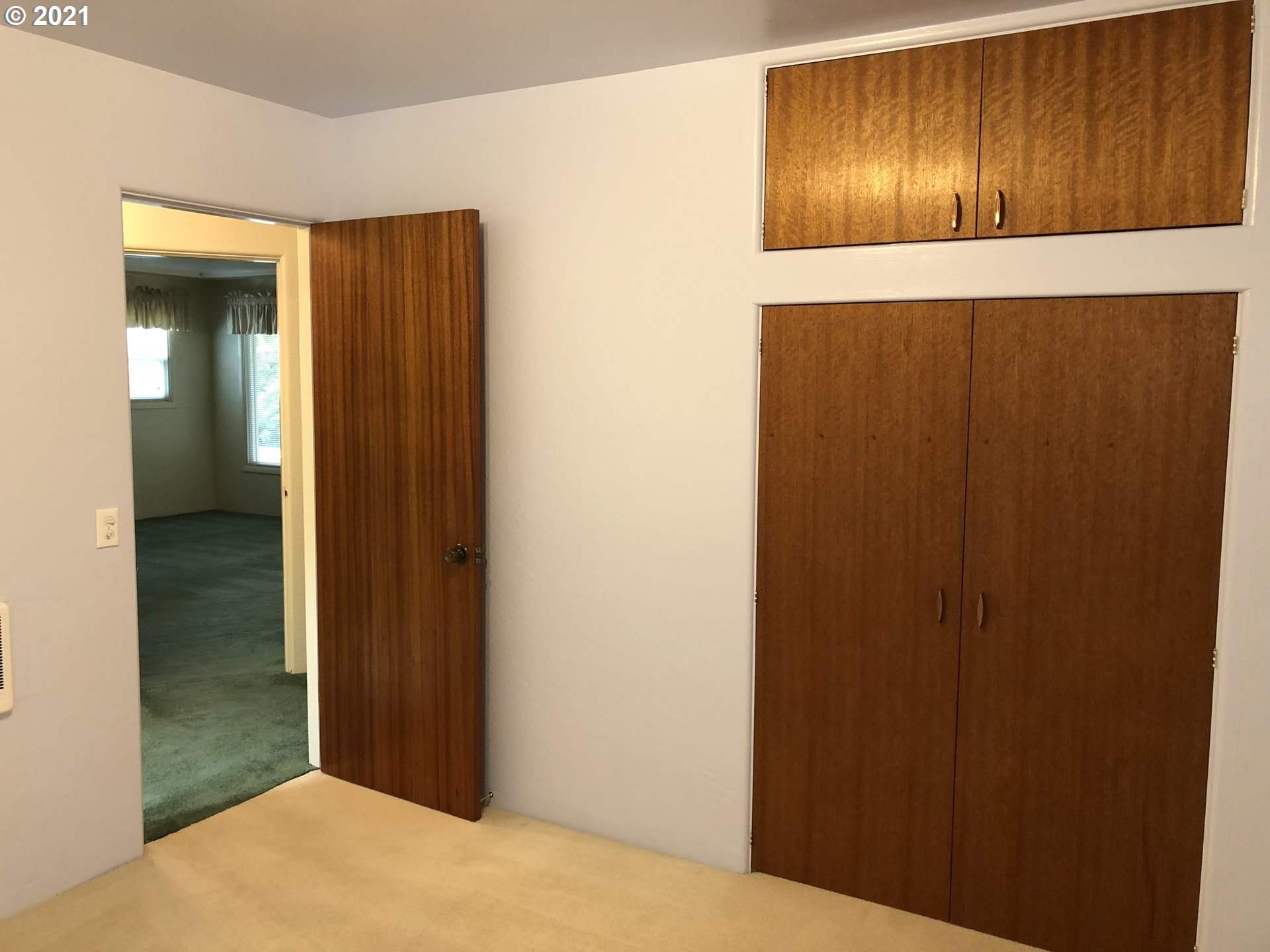 2293 Norkenzie Road Eugene, OR 97401 - Photo 29 of 32 a view of elevator