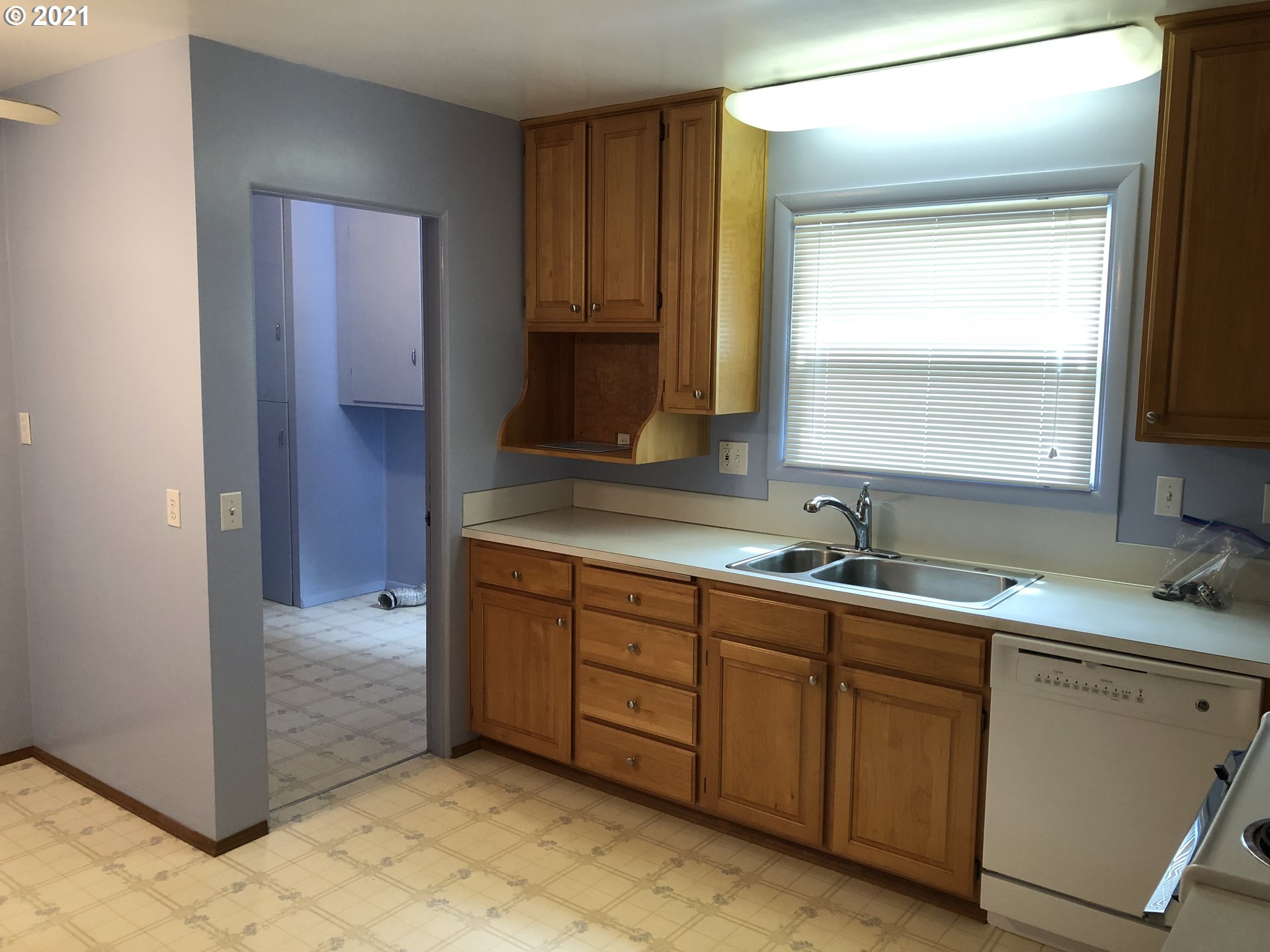 2293 Norkenzie Road Eugene, OR 97401 - Photo 9 of 32 a bathroom with a sink a vanity and a mirror