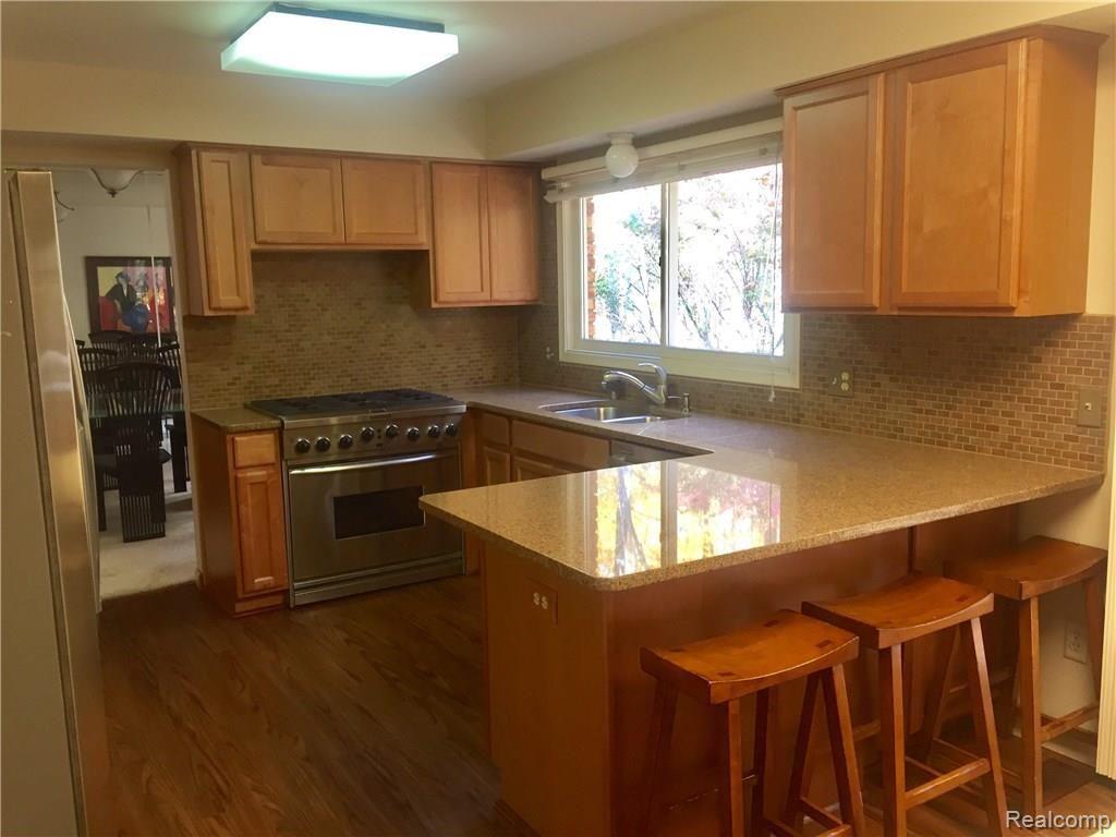 30618 High Valley Road Farmington Hills, MI 48331 - Photo 14 of 46
