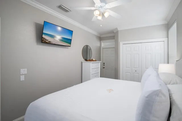 a view of utility room with washer and dryer