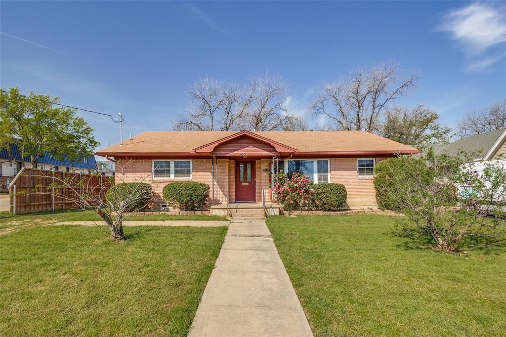 433 Fulton Street Denton, TX 76201 - Photo 2 of 25 a front view of a house with a yard