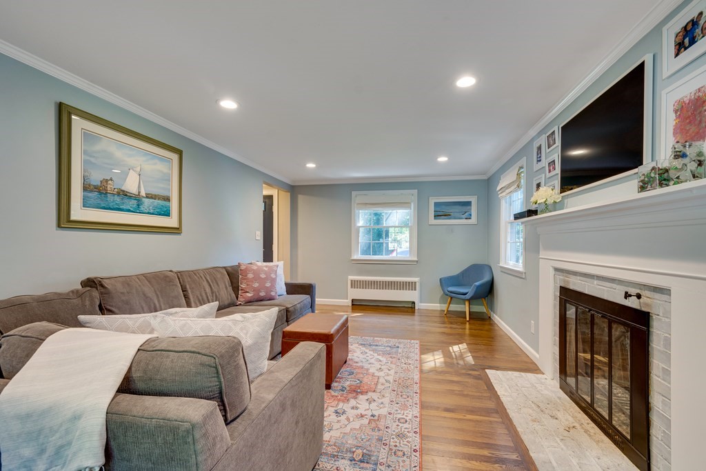 25 Gaskins Road Milton, MA 02186 - Photo 3 of 20 Gallery Image 3