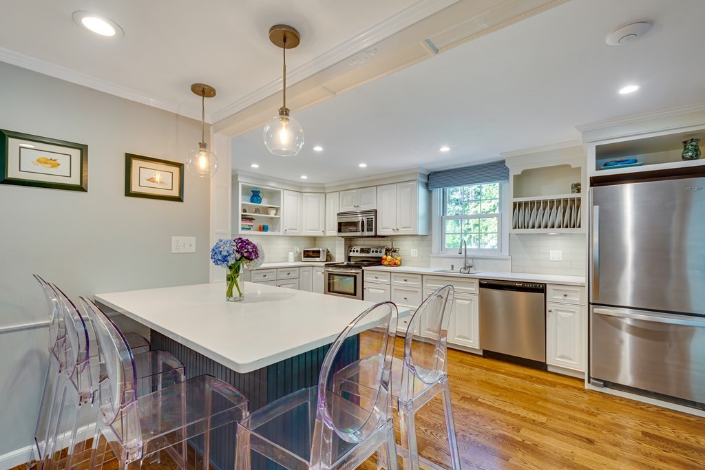 25 Gaskins Road Milton, MA 02186 - Photo 5 of 20 Gallery Image 5
