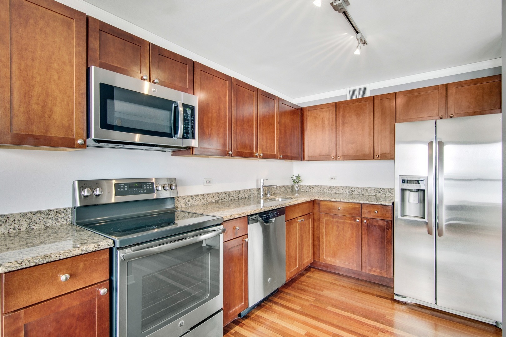 655 West Irving Park Road, Unit 5210 Chicago, IL 60613 - Photo 9 of 27