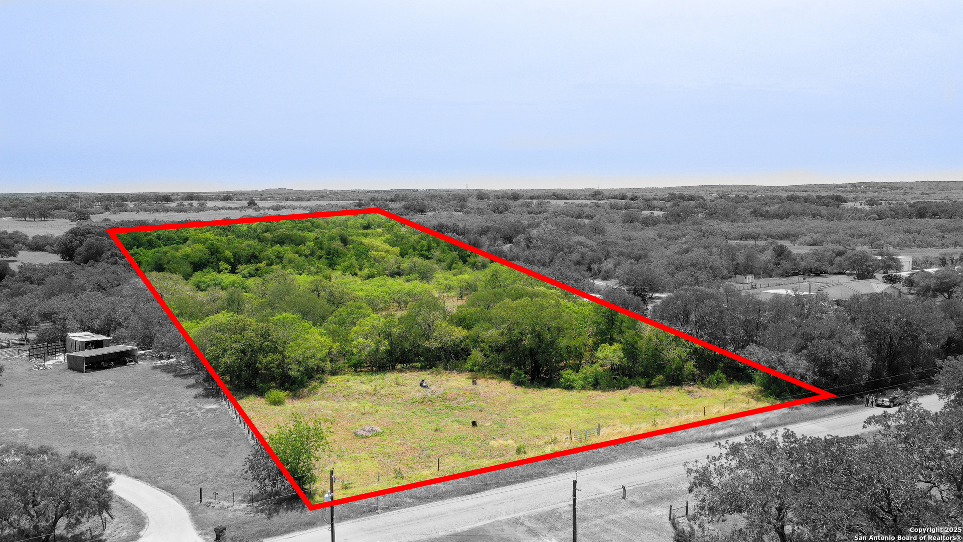 699 McKnight Road Seguin, TX 78155 - Photo 8 of 11 a view of a tennis ground with a small yard
