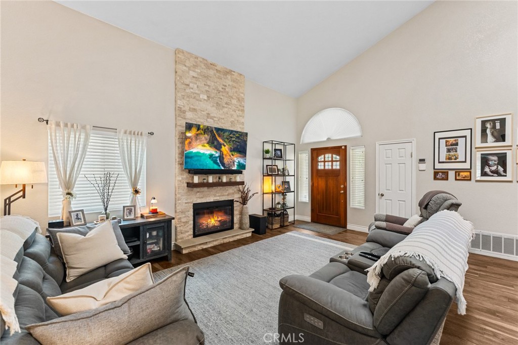 10332 Washington South Gate, CA 90280 - Photo 17 of 38 Spacious Living room with Vaulted Ceilings
