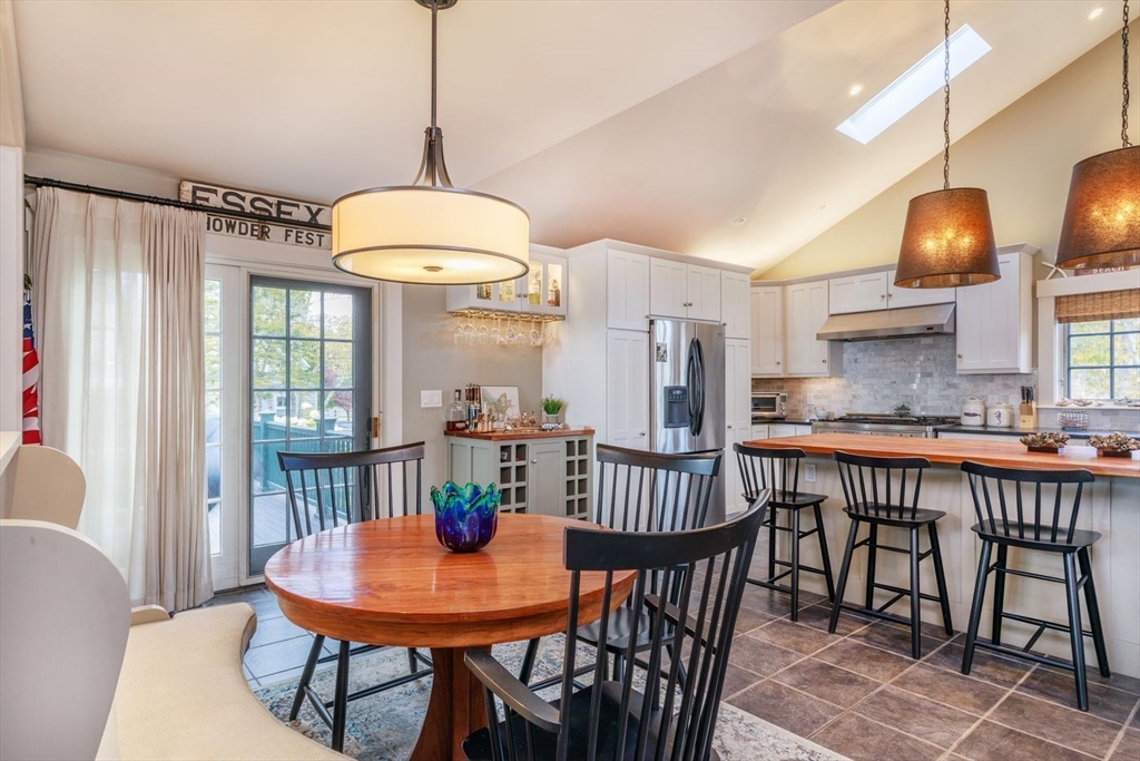 53 Raymond Street Manchester, MA 01944 - Photo 9 of 28