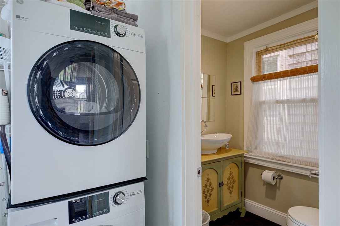 27 Burnside Avenue Newport, RI 02840 - Photo 11 of 22