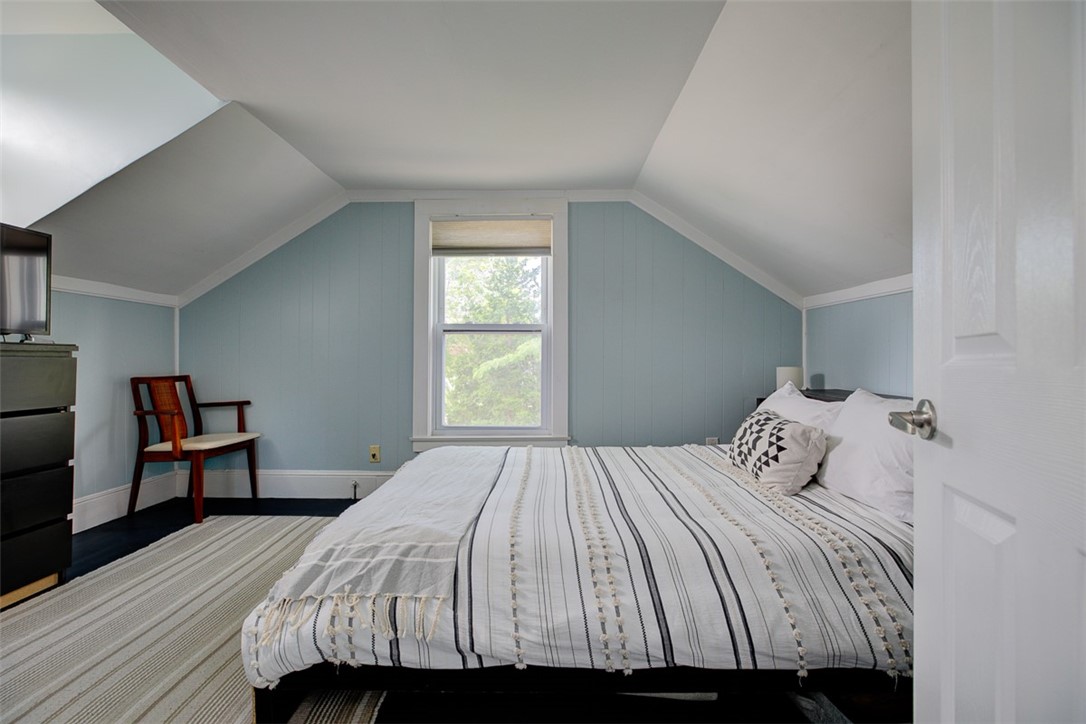 27 Burnside Avenue Newport, RI 02840 - Photo 13 of 22