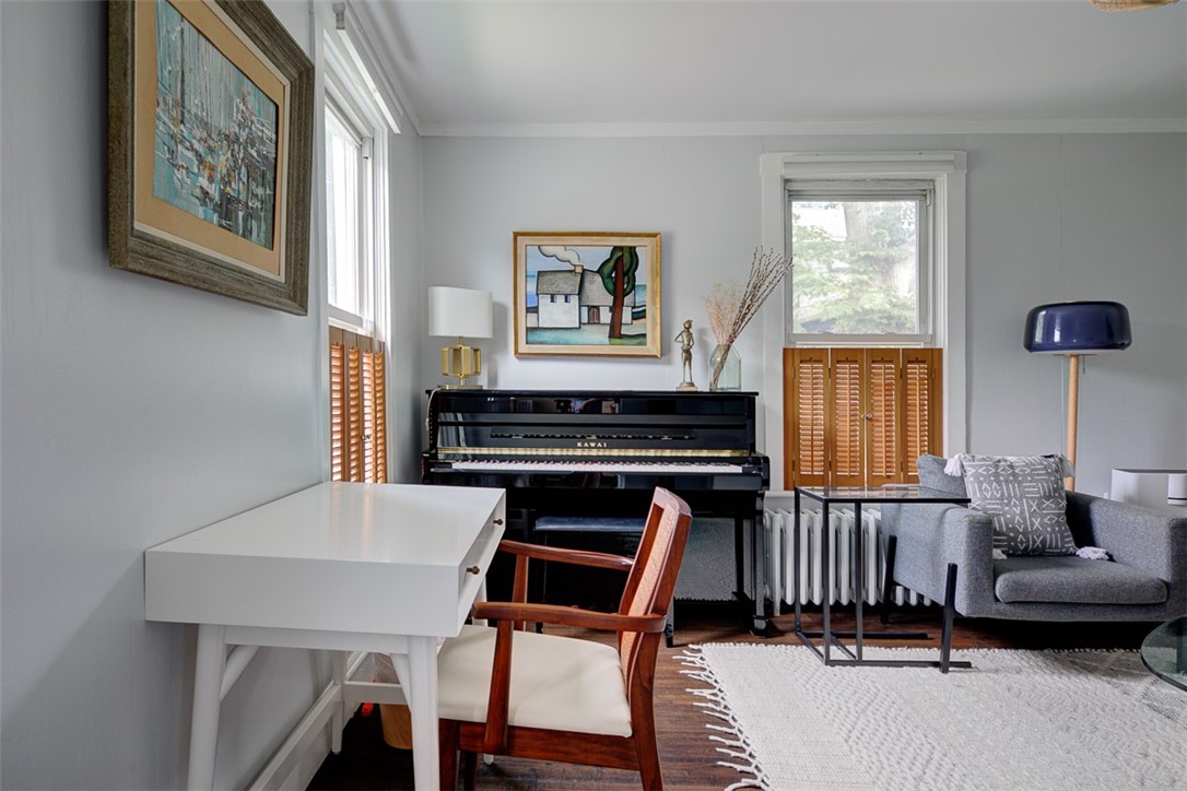 27 Burnside Avenue Newport, RI 02840 - Photo 2 of 22