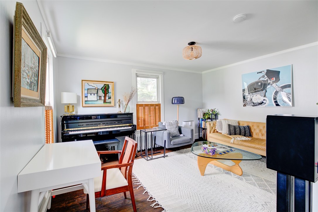 27 Burnside Avenue Newport, RI 02840 - Photo 3 of 22