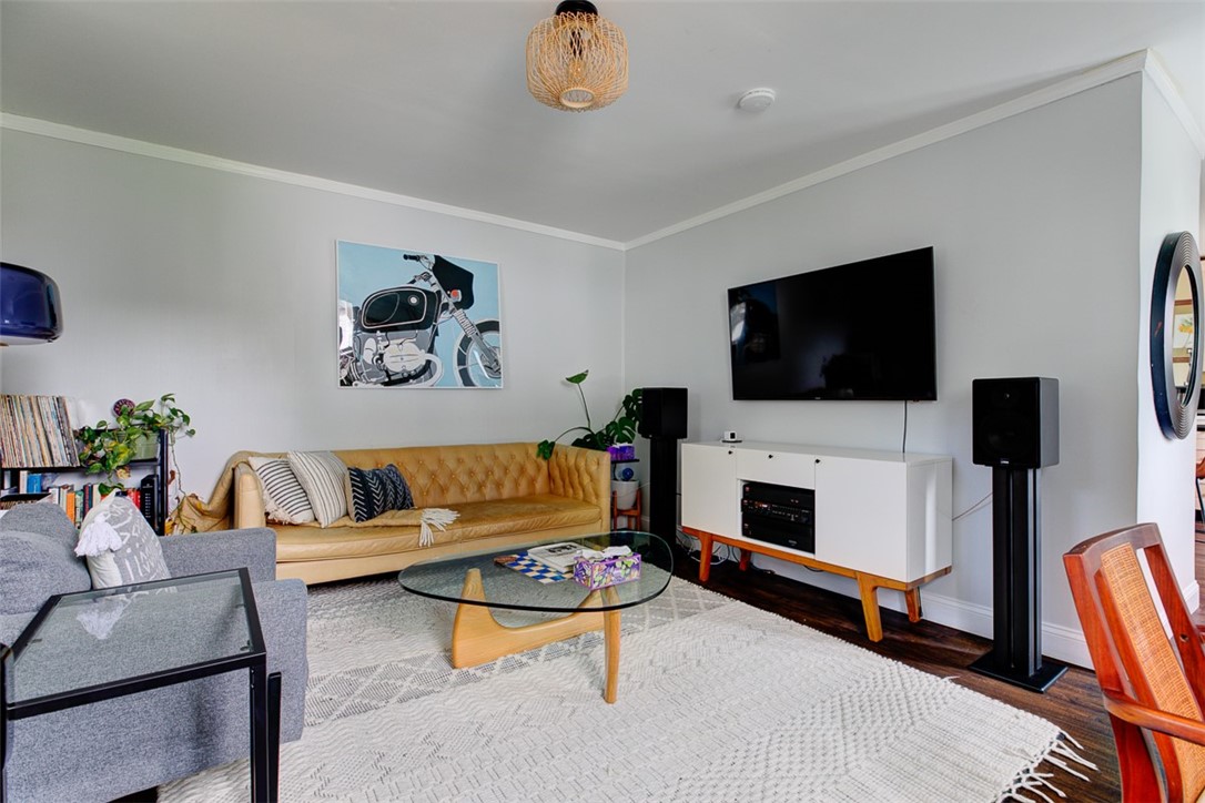 27 Burnside Avenue Newport, RI 02840 - Photo 5 of 22