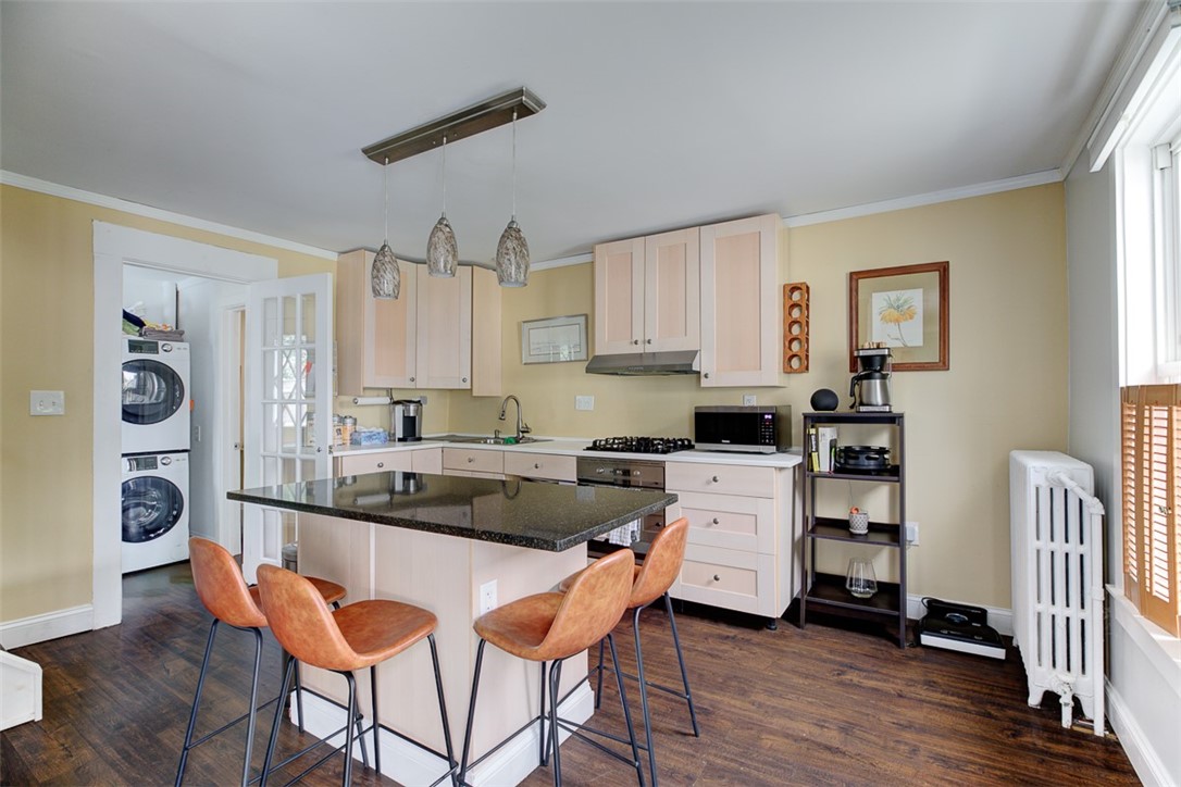 27 Burnside Avenue Newport, RI 02840 - Photo 8 of 22