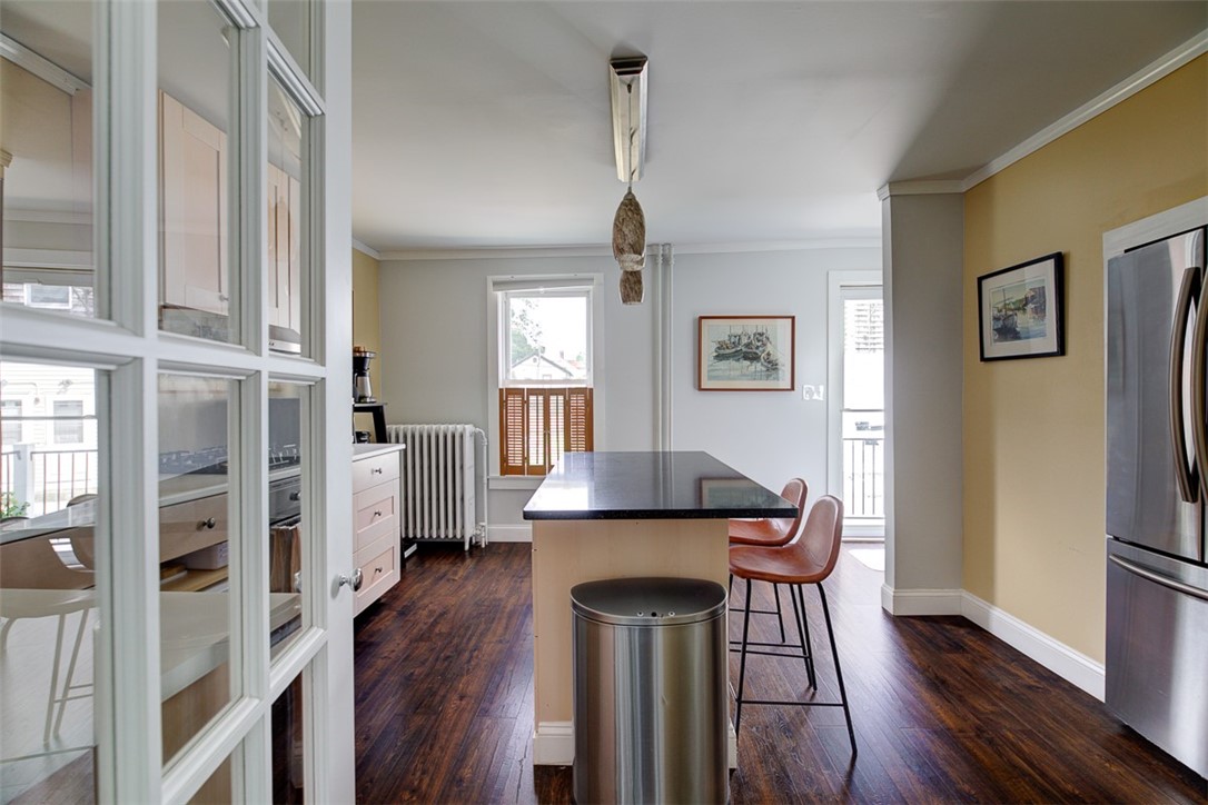 27 Burnside Avenue Newport, RI 02840 - Photo 10 of 22