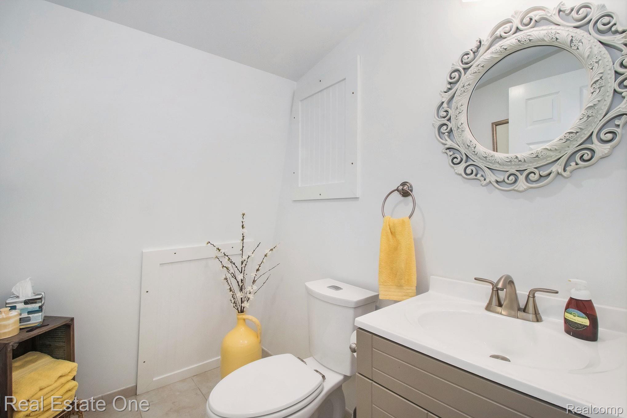213 Charles Road Rochester, MI 48307 - Photo 21 of 35 IMG_8801.jpg