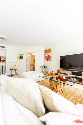 $1,890,000 | 9595 Collins Avenue, Unit N9C, Surfside, FL 33154