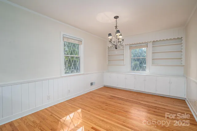 a view of empty room with window